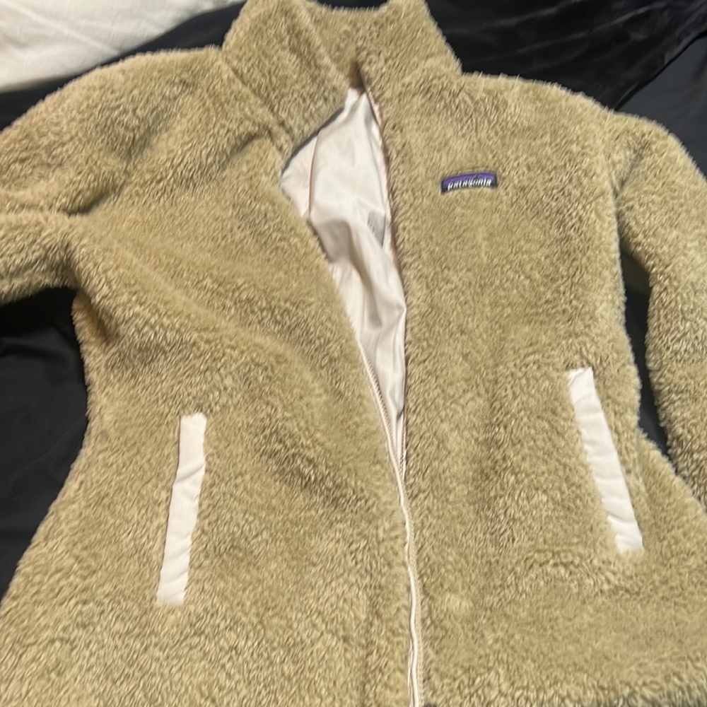 Women’s fleece Patagonia Jacket. Very good condition and smoke free home.